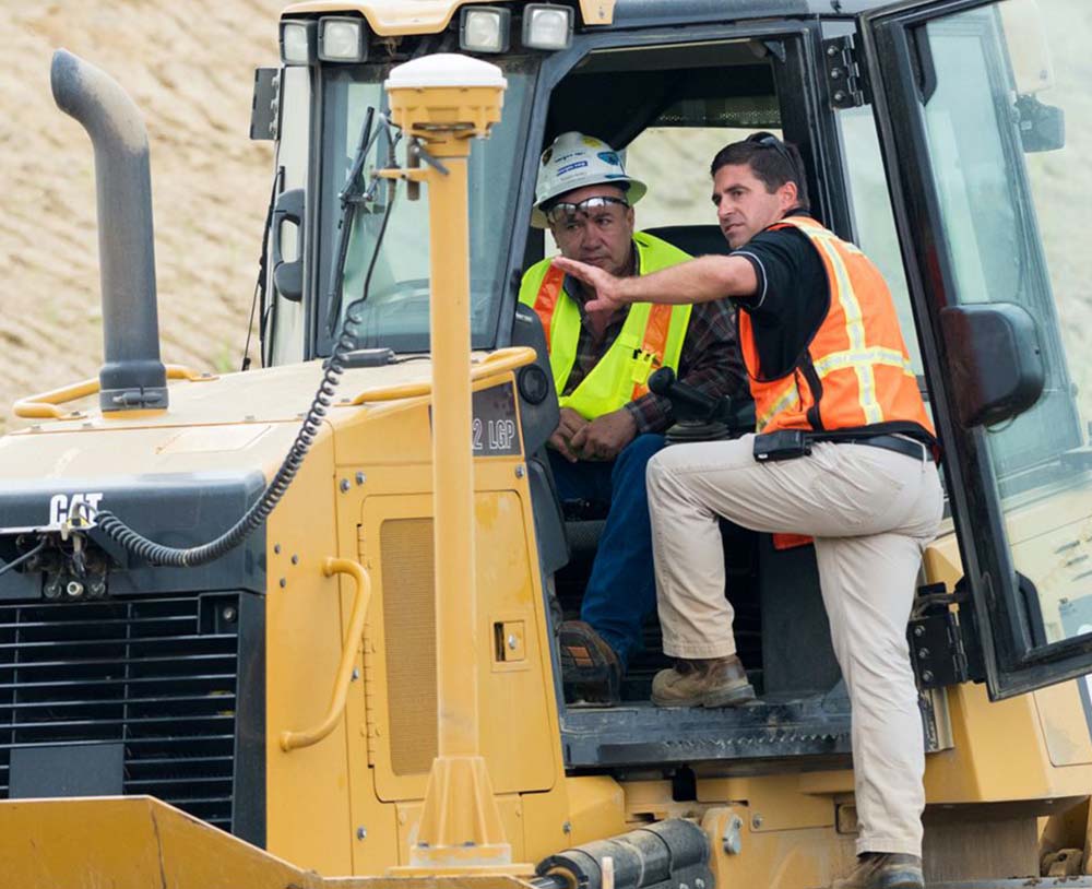 Img 2 Professionals discussing construction.
